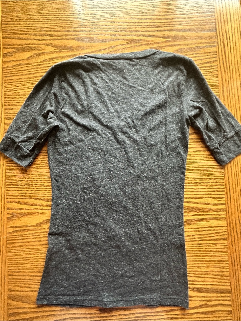 Dave Matthews Band Charcoal Grey V-Neck Tee Size XS (measured, not tag size) - Picture 7 of 9